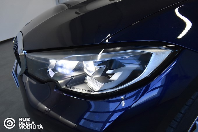 BMW 318d 48V Touring Business Advantage